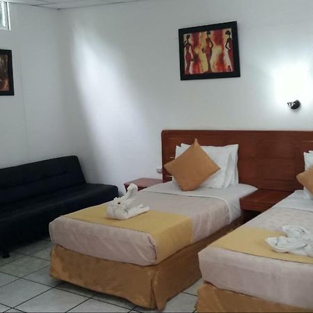 Hotel Dejavu Puerto Ayora  Buitenkant foto