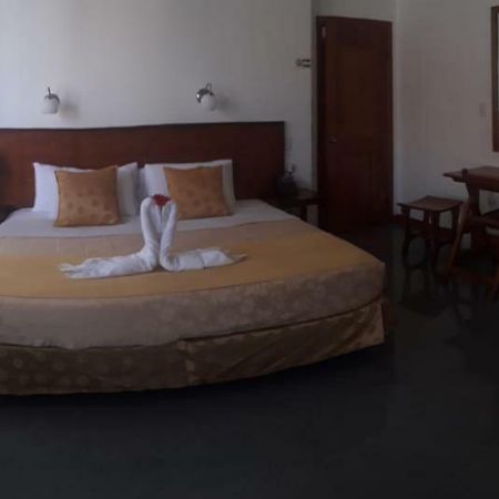 Hotel Dejavu Puerto Ayora  Buitenkant foto