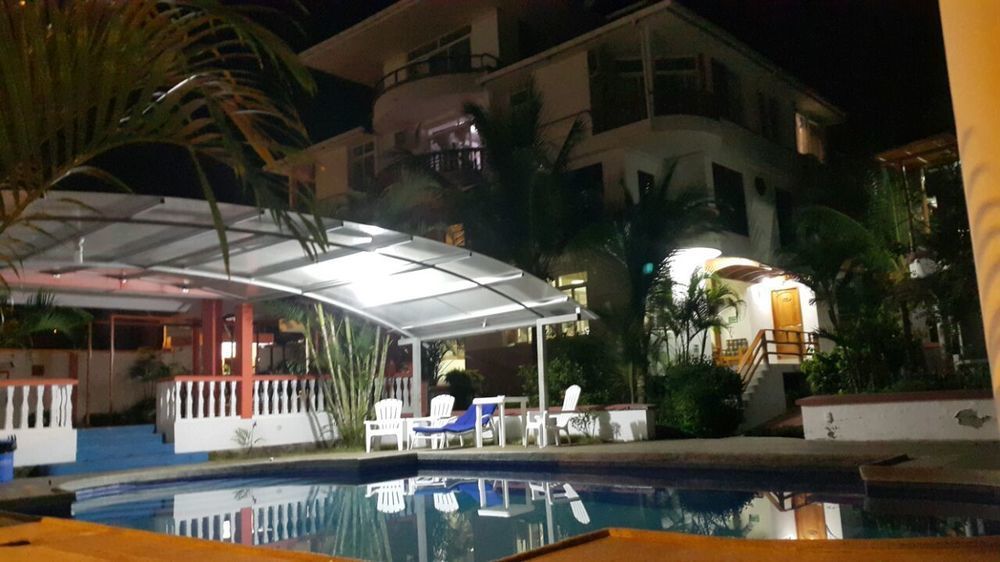 Hotel Dejavu Puerto Ayora  Buitenkant foto