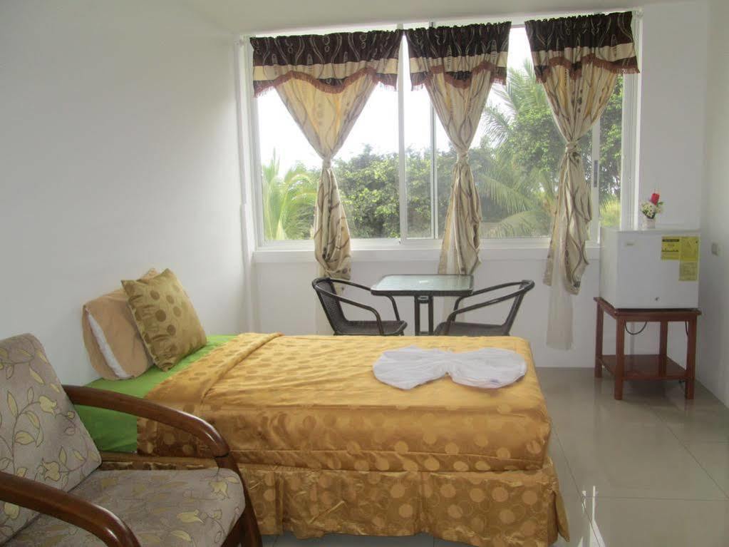 Hotel Dejavu Puerto Ayora  Buitenkant foto