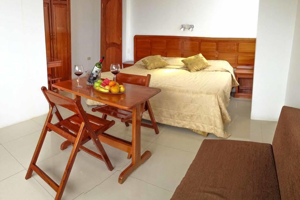 Hotel Dejavu Puerto Ayora  Buitenkant foto