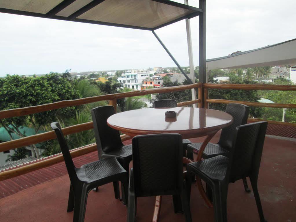 Hotel Dejavu Puerto Ayora  Buitenkant foto