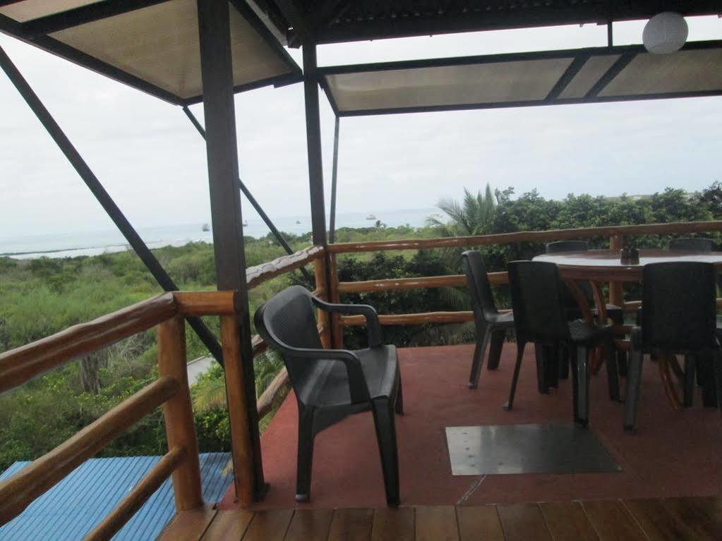 Hotel Dejavu Puerto Ayora  Buitenkant foto