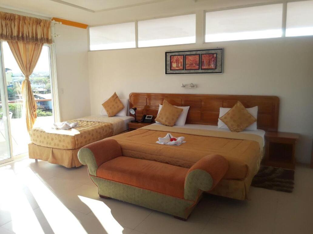 Hotel Dejavu Puerto Ayora  Buitenkant foto