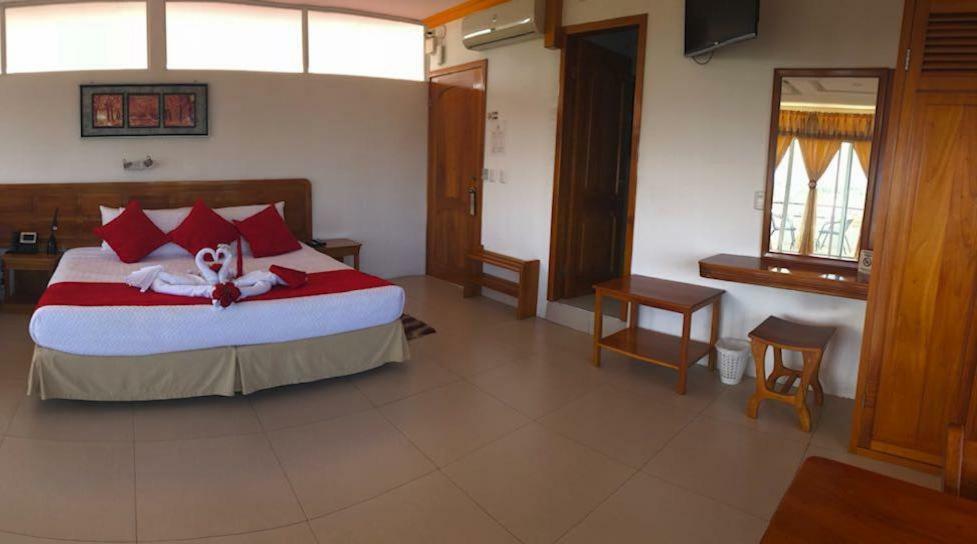 Hotel Dejavu Puerto Ayora  Buitenkant foto